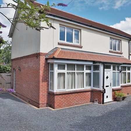 Grange Croft Villa Ben Rhydding Exteriör bild
