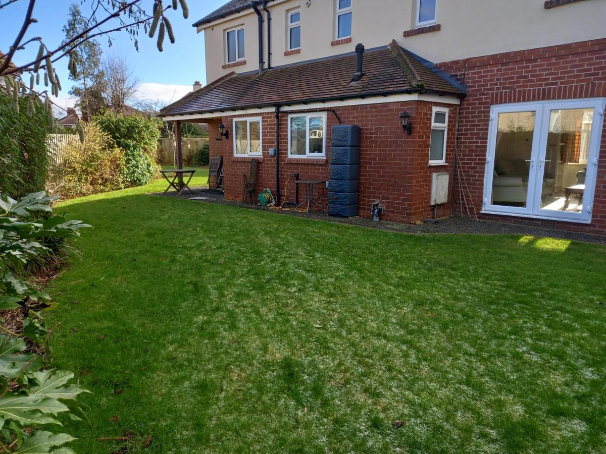 Grange Croft Villa Ben Rhydding Exteriör bild