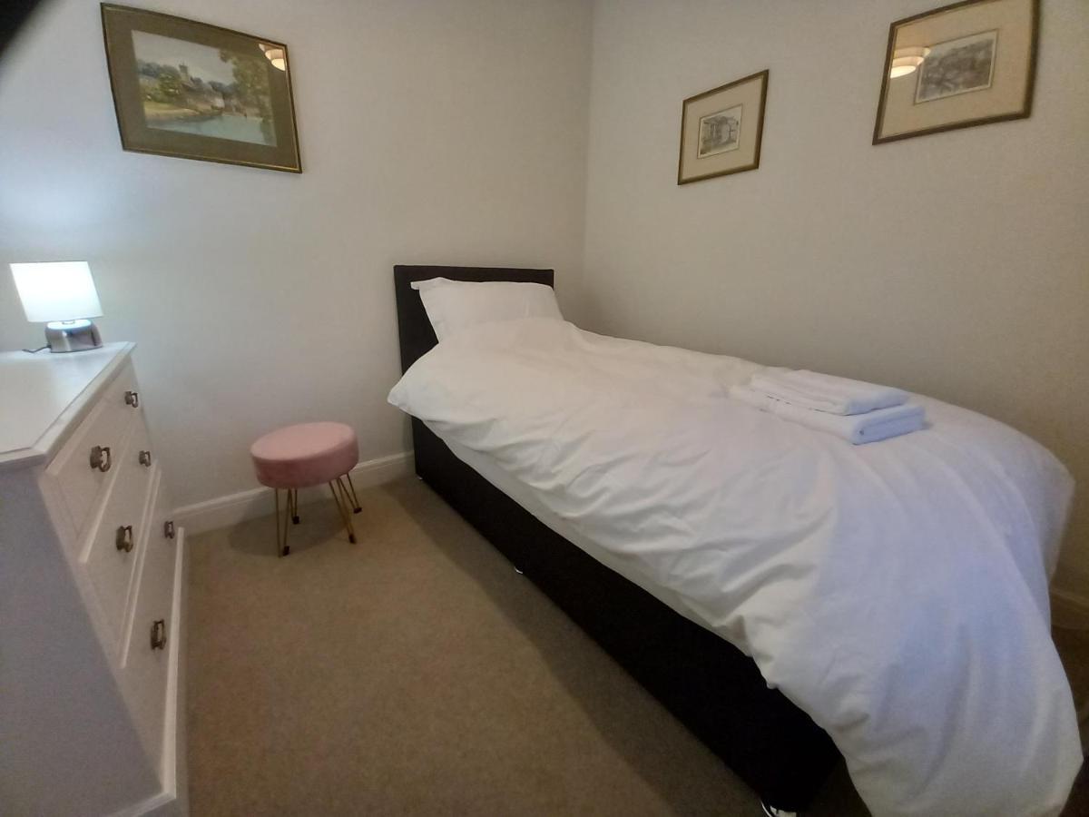 Grange Croft Villa Ben Rhydding Exteriör bild